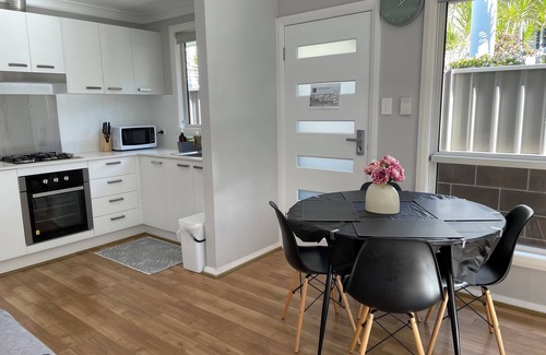 Penshurst Casa | Mery's Place. Beautiful 2 bedroom Cottage 3min walk 2 Mortdale train station