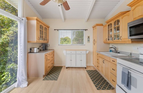West Mesa Casa | Mesa Gem: Charming Coastal Stay