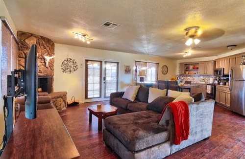 Wonder Valley Casa | MESA SILVERADO Desert Hideaway with Outdoor Spa & Amazing Views Near JTNP