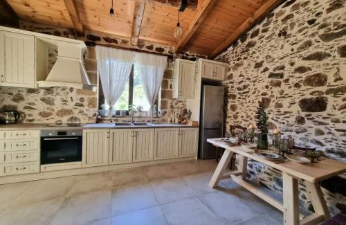 Mesavlia Casa | Mesavlia Traditional Stone House