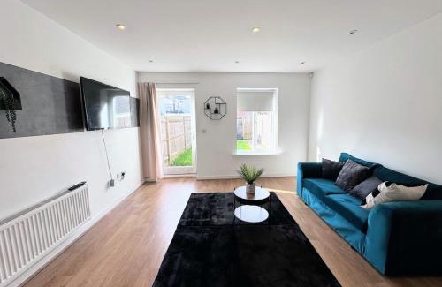 Canterbury Casa | Mesh Stays - 2-Bedroom Home in Canterbury for Work or Leisure
