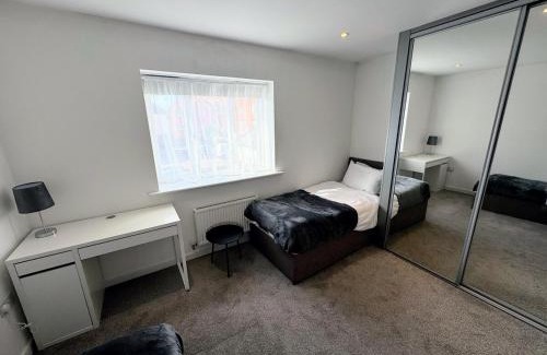 Canterbury Casa | Mesh Stays - 2-Bedroom Home in Canterbury for Work or Leisure