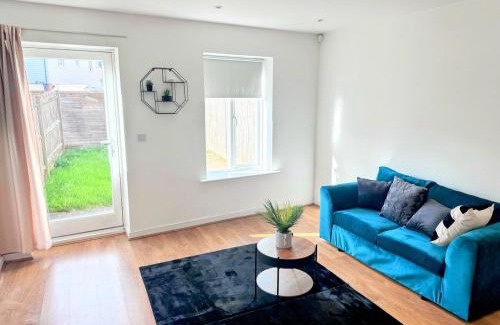 Canterbury Casa | Mesh Stays - 2-Bedroom Home in Canterbury for Work or Leisure