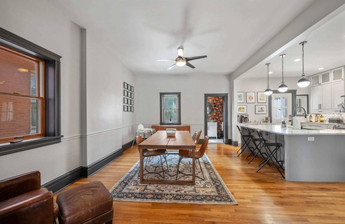 Tower Grove East Casa | Mesmerizing Cozy Home