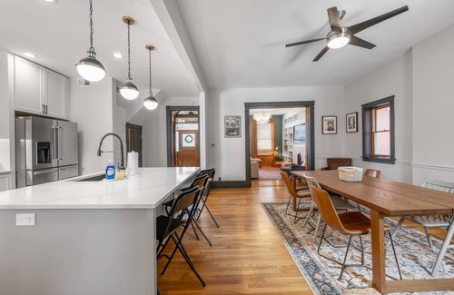 Tower Grove East Casa | Mesmerizing Cozy Home