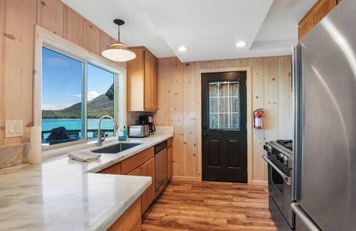 Meeks Bay Casa | Mesmerizing Meeks Bay | Outdoor Waterfront Deck