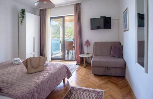 Lepetane Apartamento | Mesmerizing Studio Flat near Kotor Bay in Tivat