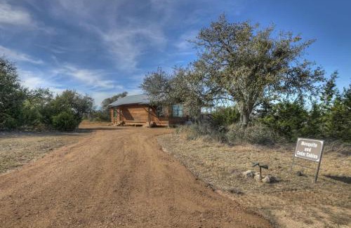 Fredericksburg Casa | Mesquite Cabin with Hot Tub & Hill Country Views