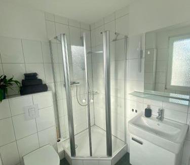 Stockum Casa | (Messe)Zimmer mit Bad und Ankleideraum + Parkplatz