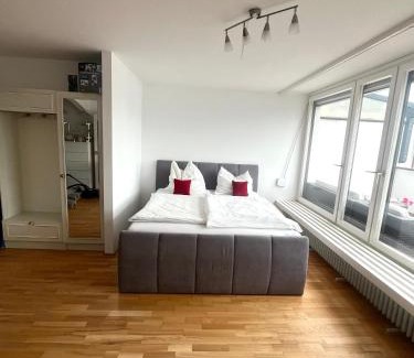 Munchen District Casa | MesseWohnenAschheim Business Zimmer und Apartment mit Balkon bei Messe München