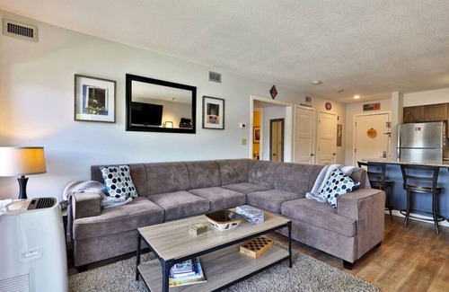 Ludlow Apartamento | Beautiful Okemo Mountain Lodge Condo at Clocktower Base - Ski In / Ski Out