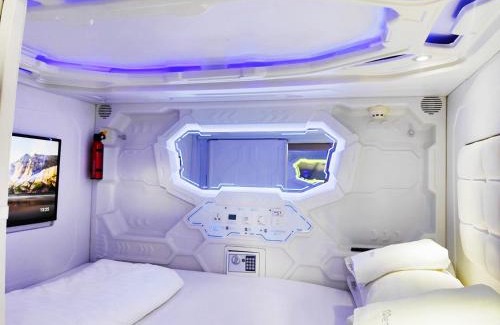 Asoke Hostal | Met A Space Pod @Phrom Phong