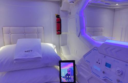 Asoke Hostal | Met A Space Pod @Phrom Phong