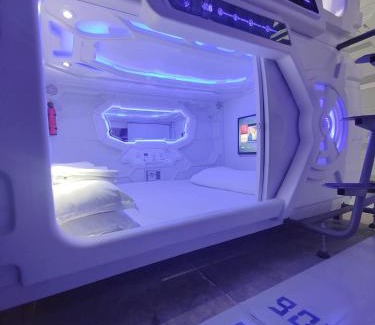 Asoke Hostal | Met A Space Pod @Phrom Phong