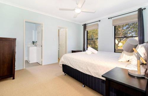 Quindalup Casa | Meters to Beach, Walk to Town!