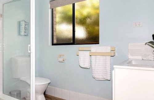 Quindalup Casa | Meters to Beach, Walk to Town!