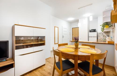 Bemowo Apartamento | Metro Bemowo Colourful Apartment by BookingHost
