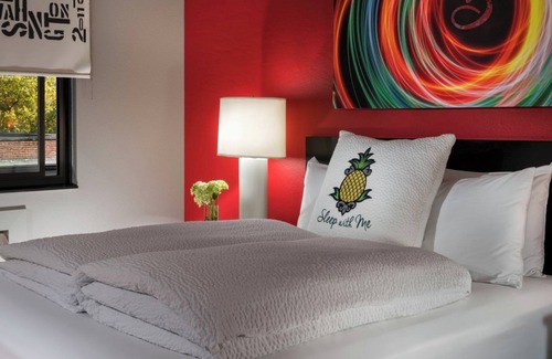 Belltown Hotel | Metro Queen Room, Hotel FIVE, Designer Toiletries, Near Seattle DT Attractions