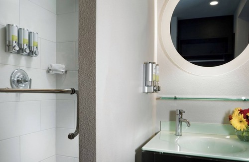 Belltown Hotel | Metro Queen Room, Hotel FIVE, Designer Toiletries, Near Seattle DT Attractions