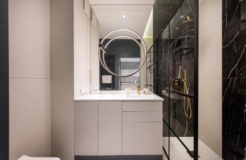 Marymount Apartamento | Metro Słodowiec Deluxe Apartment by BookingHost