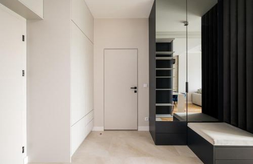 Marymount Apartamento | Metro Słodowiec Deluxe Apartment by BookingHost