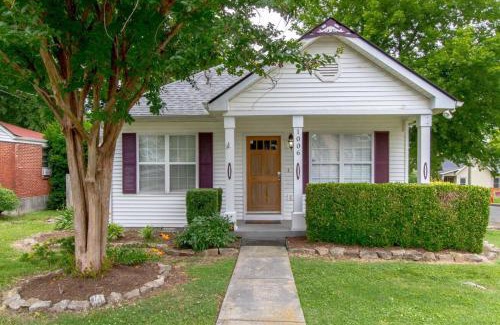 Hope Gardens Casa | Metropolitan City Home Huge Private Backyard