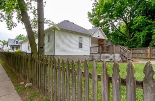 Hope Gardens Casa | Metropolitan City Home Huge Private Backyard