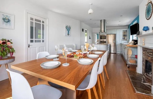 Mevagissey Casa | Mevagissey Holiday Home - sea View and Parking