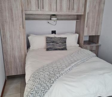 Komani Apartamento | Mews Road Self-Catering