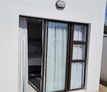 Komani Apartamento | Mews Road Self-Catering