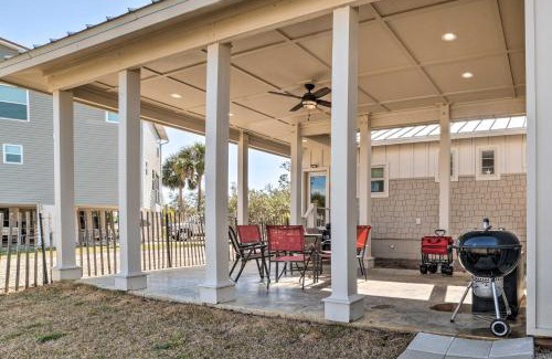 Mexico Beach Casa | Mexico Beach Getaway with Patio - Steps to Beach!
