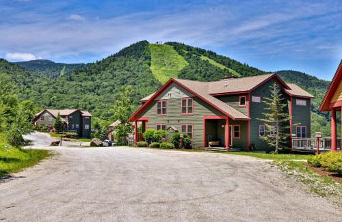 Central Vermont- Killington Casa | Meyer Chalet de Esqui - Ski-In, Ski-Out 4BR Bear Mtn Retreat with Pool & Fireplace