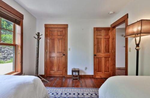 Central Vermont- Killington Casa | Meyer Chalet de Esqui - Ski-In, Ski-Out 4BR Bear Mtn Retreat with Pool & Fireplace