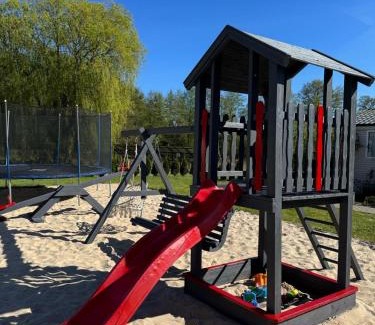 Kolczewo Otro | MIĘDZY NAMI domki nad jeziorem