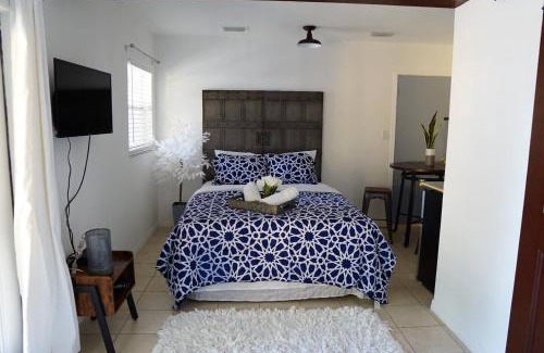 Carver City - Lincoln Gardens Casa | Mi Casa Es Tu Casa, Airport Suites
