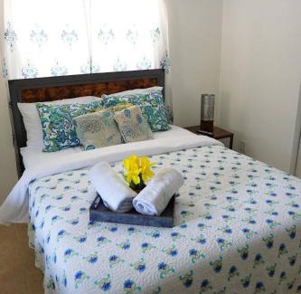 Carver City - Lincoln Gardens Casa | Mi Casa Es Tu Casa, Airport Suites