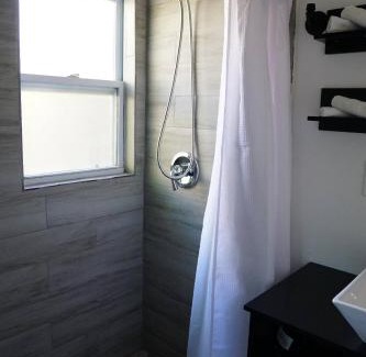 Carver City - Lincoln Gardens Casa | Mi Casa Es Tu Casa, Airport Suites
