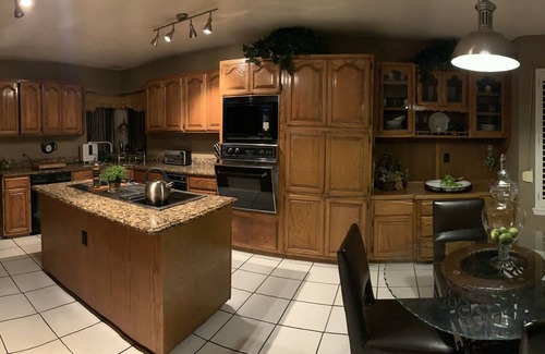 Biggs Field Casa | Mi casa es tu casita