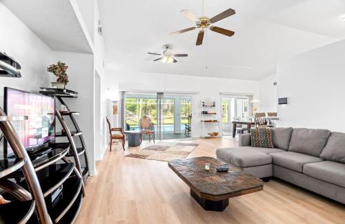 Interchange Square Casa | Mi Casa in Palm Bay