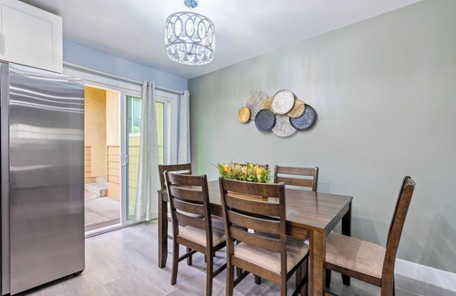 Monrovia Casa | MI- Ranch style 3 bedroom 2 bath Quiet & safe Neighborhood king-bed!