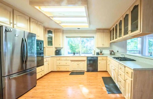 Mi-Wuk Village Casa | Mi Wuk Abode - Sleeps 12, large deck, firepit