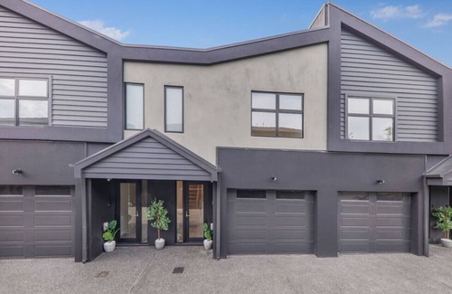 Brighton East Casa | Mia-2B2B-Exceptional Style Living In Brighton East