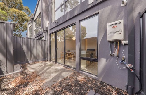 Brighton East Casa | Mia-2B2B-Exceptional Style Living In Brighton East
