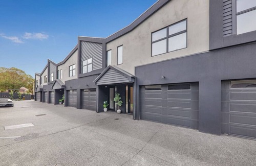 Brighton East Casa | Mia-2B2B-Exceptional Style Living In Brighton East