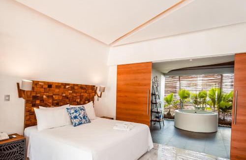 Othón P. Blanco Hotel | Mia Bacalar Luxury Resort & Spa