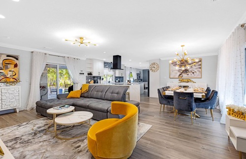 Imperial Point Casa | "MIA Coral" 3 Bed with The pool and Hot Tub
