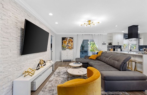 Imperial Point Casa | "MIA Coral" 3 Bed with The pool and Hot Tub