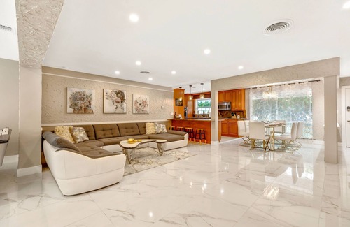 Lauderdale-by-the-Sea Casa | "MIA Lauderdale-by-the-sea!" 5BD 2500 Sqft