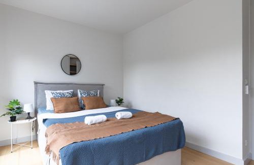 Praga Apartamento | Mia Okrzei National Stadium Area with Parking and AC