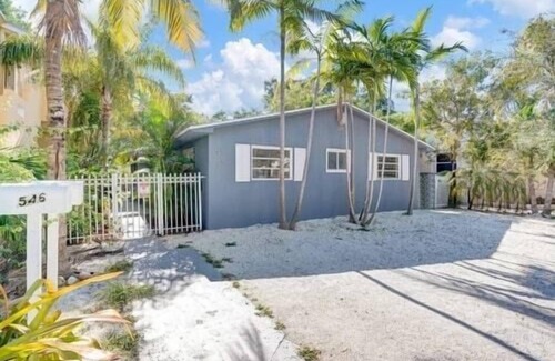 Northeast Miami Apartamento | Miami 2 Bedroom Home Trampoline BBQ Street Art